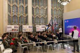 Сотрудники ЦДРА провели «живой» урок патриотизма для юного поколения в музее героизма. Фото: сайт ЦДРА