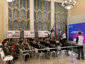 Сотрудники ЦДРА провели «живой» урок патриотизма для юного поколения в Музее героизма. Фото: сайт ЦДРА