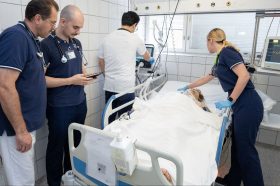 Врачи НИИ имени Николая Склифосовского спасли художника. Фото: Telegram-канал НИИ имени Николая Склифосовского