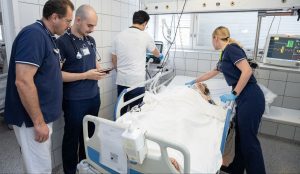 Врачи НИИ имени Николая Склифосовского спасли художника. Фото: Telegram-канал НИИ имени Николая Склифосовского 