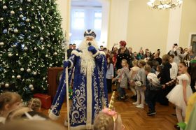 Новогодняя елка состоялась в театре Российской Армии. Фото: официальная страница театра в социальных сетях