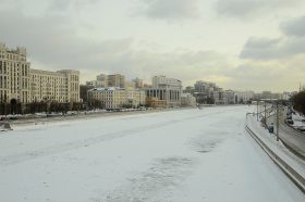 Жители Мещанского района почтили подвиг блокадного Ленинграда. Фото: Анна Быкова, «Вечерняя Москва»