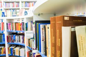 Выставка-исследование «Сияние цвета» откроется в библиотеке №1. Фото: Ксения Догонашева, «Вечерняя Москва»