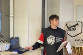 Еженедельная точка помощи с «Госуслугами» открылась в Мещанском районе. Фото: официальная страница Молодежная палата в социальынх сетях