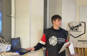 Еженедельная точка помощи с «Госуслугами» открылась в Мещанском районе. Фото: официальная страница Молодежная палата в социальынх сетях