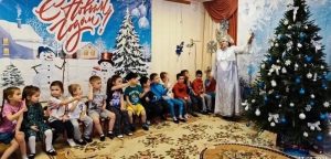 Дошкольники учреждения №2107 попрощались с новогодней сказкой. Фото: официальная страница школы №2107 в социальных сетях 