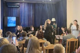 Концерт «Зимняя сказка» с камерным ансамблем посетили ученики школы №2107. Фото: официальная страница школы №2107 в социальных сетях