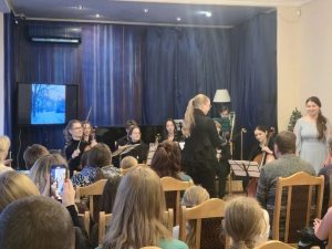 Концерт «Зимняя сказка» с камерным ансамблем посетили ученики школы №2107. Фото: официальная страница школы №2107 в социальных сетях