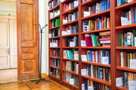 Выставка к 105-летию Оскара Фельцмана открылась в РГБС. Фото: Ксения Догонашева, «Вечерняя Москва»