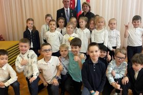 Герой России Олег Щепетков рассказал ученикам школы №2107 о небе и мужестве. Фото: официальная страница школы №2107 в социальных сетях