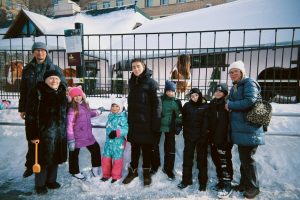 Команда центра «Цаовенок» поздравили жителей района 23 февраля. Фото: официальная старница центра «Цаовенок» в социальных сетях 